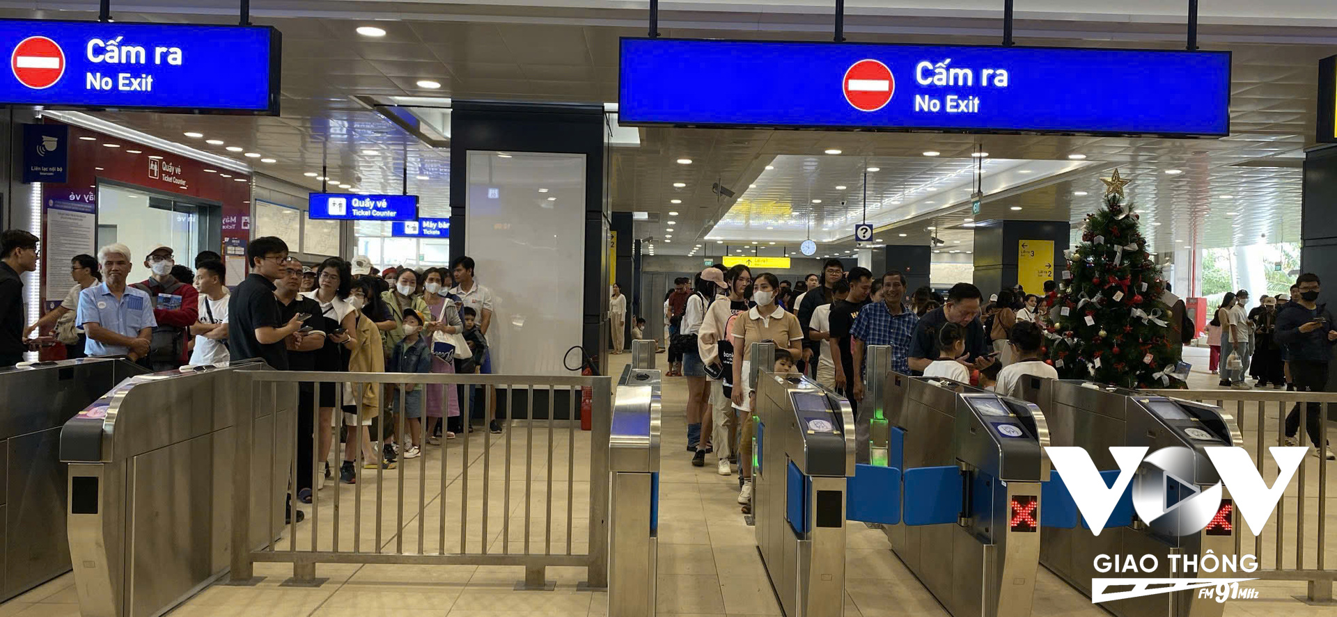 Rất đông người dân đã có mặt để trải nghiệm Metro số 1