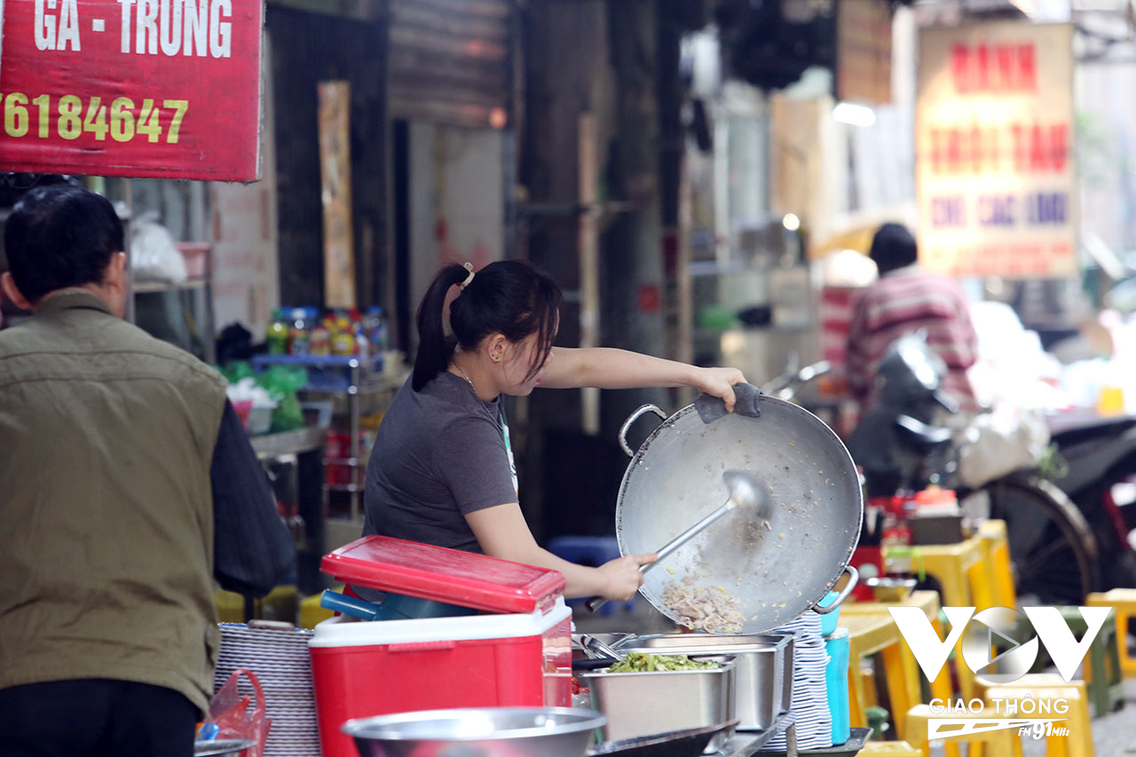 Những hộ kinh doanh ở đây đều có ý thức trong việc giữ gìn môi trường kinh doanh của mình - chính là con ngõ nơi họ đã sống dựa vào qua nhiều chục năm