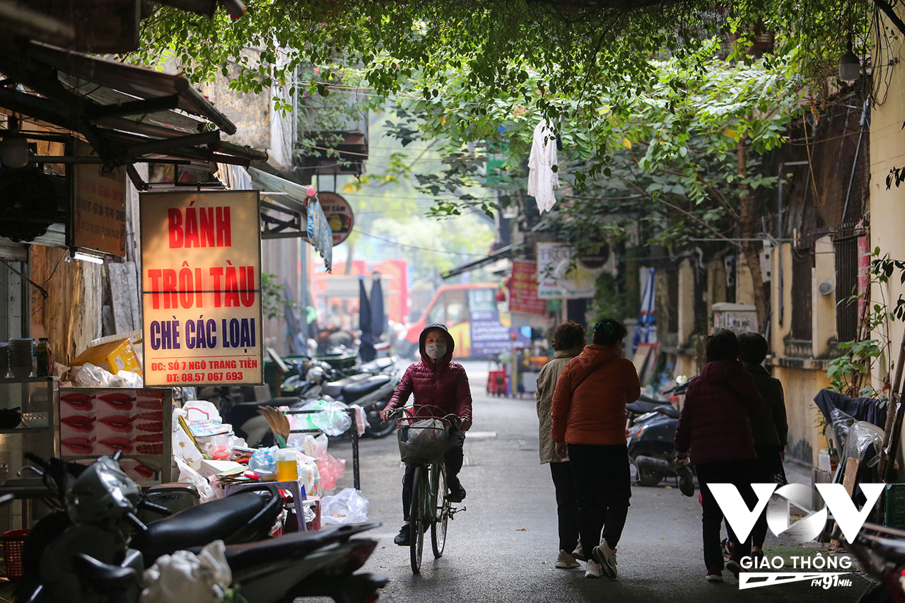 Những món ăn vặt sẽ tập trung vào buổi trưa, đặc biệt thu hút những người trẻ tuổi, dân văn phòng