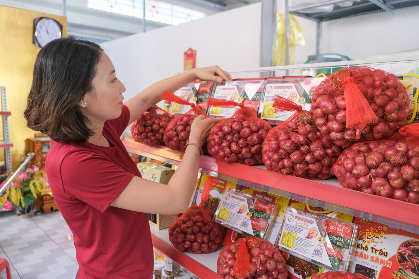 Chị Phạm Thị Mới cho biết, cơ sở đang đẩy mạnh sản xuất để phục vụ các đơn hàng cuối năm- Ảnh minh họa FBNV