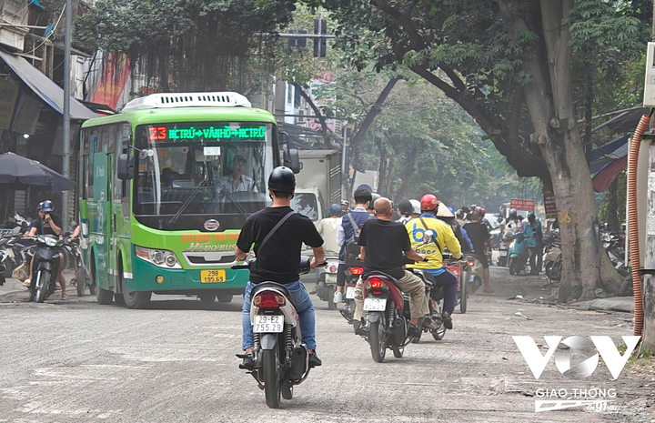 1730093228_346_Ha-Noi-han-che-phuong-tien-gay-o-nhiem-Bat