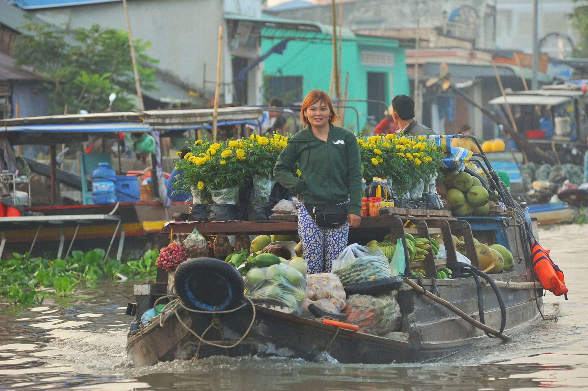 Do nhu cầu thương mại thiết yếu và việc đi lại luôn gắn với dòng sông nên điểm giao của các nhánh sông trở thành địa điểm lý tưởng để những thương hồ cắm sào sống đời “gạo chợ nước sông”.