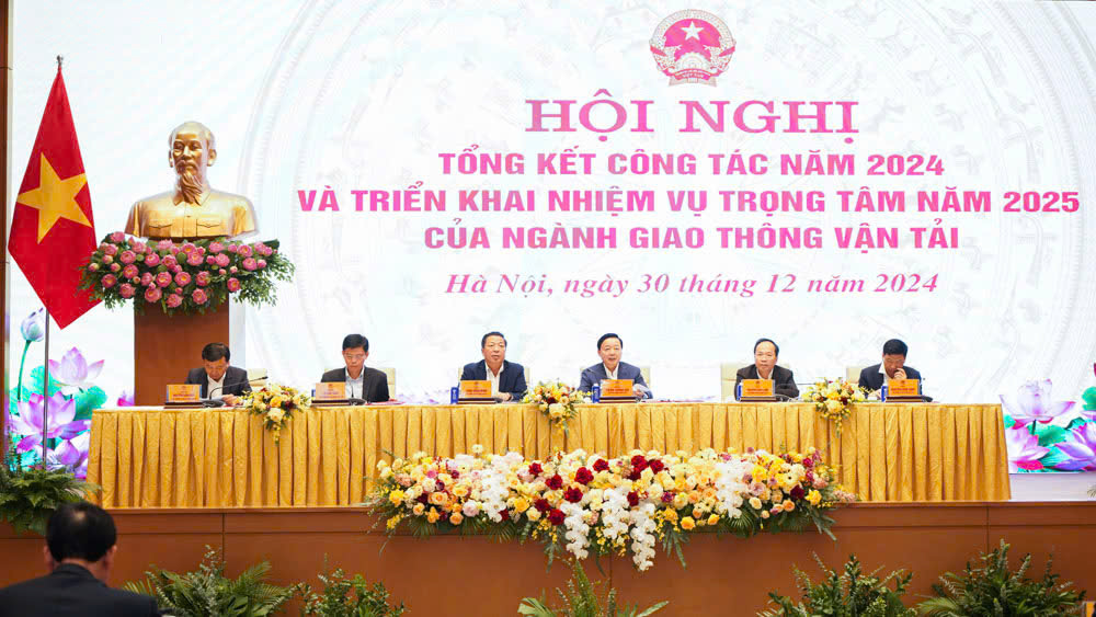 Hội nghị tổng kết công tác năm 2024, triển khai nhiệm vụ trọng tâm năm 2025 của ngành GTVT