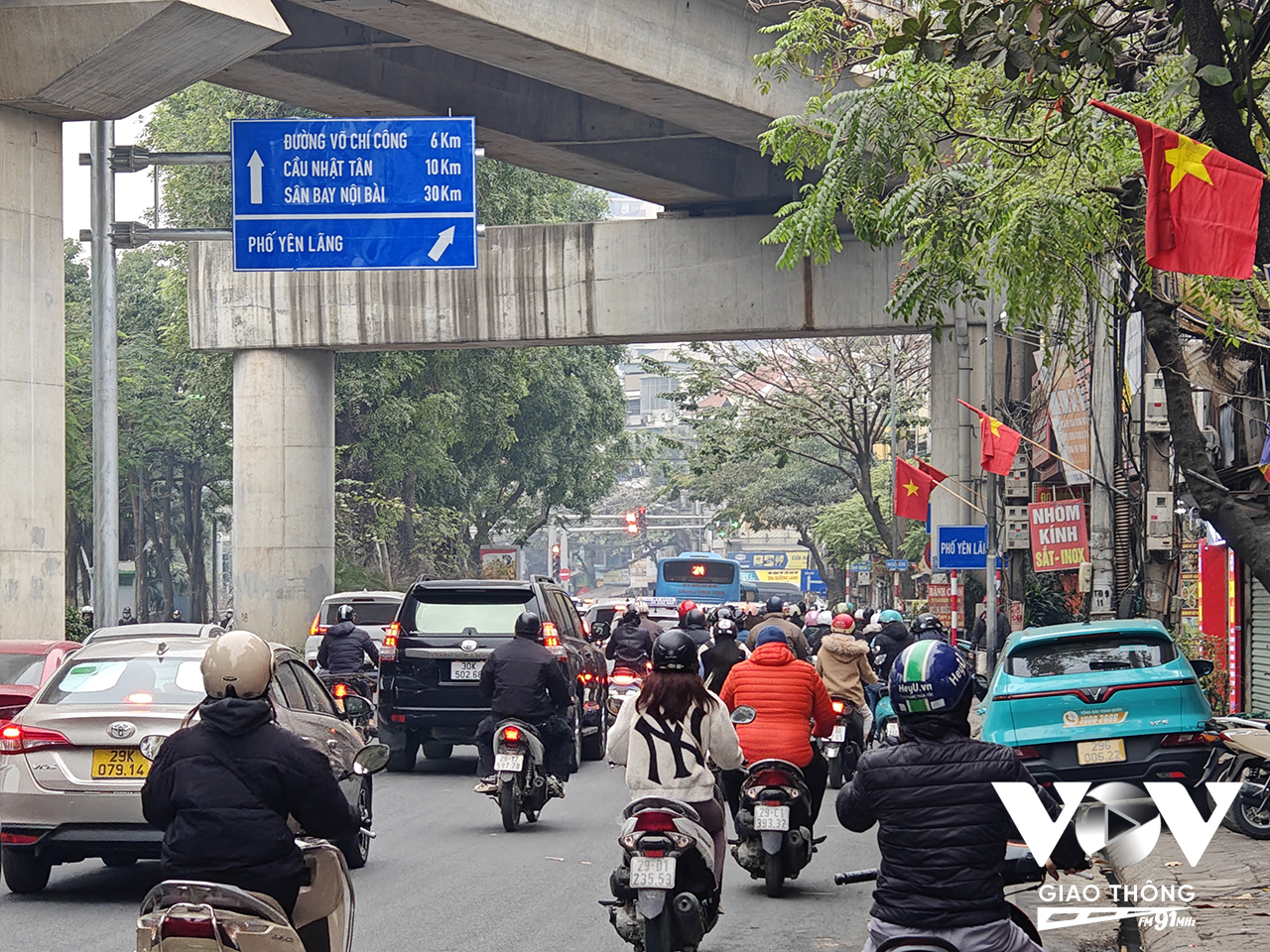 Đường Láng trước khi đến nút giao Yên Lãng đã được mở đường nhánh ở ngõ 336.