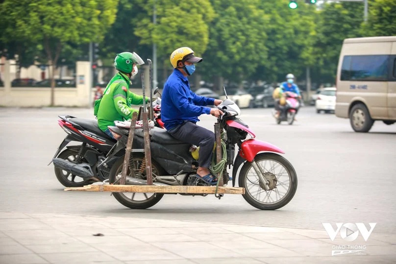 Xe gắn máy là phương tiện đi lại điển hình, là cần câu cơm của hàng chục triệu người dân Việt Nam.