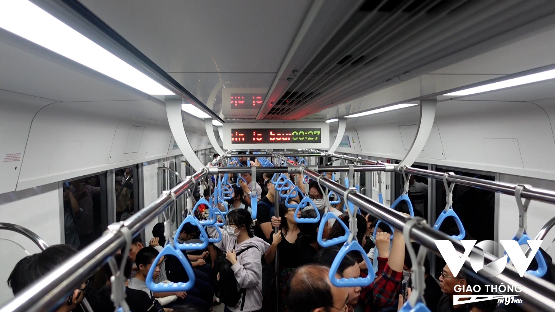 Ngày 28/12/2024, lượng hành khách đi metro lập kỷ lục 175.456 hành khách (vượt hơn cả con số trong ngày vận hành chính thức là 150.000 hành khách)