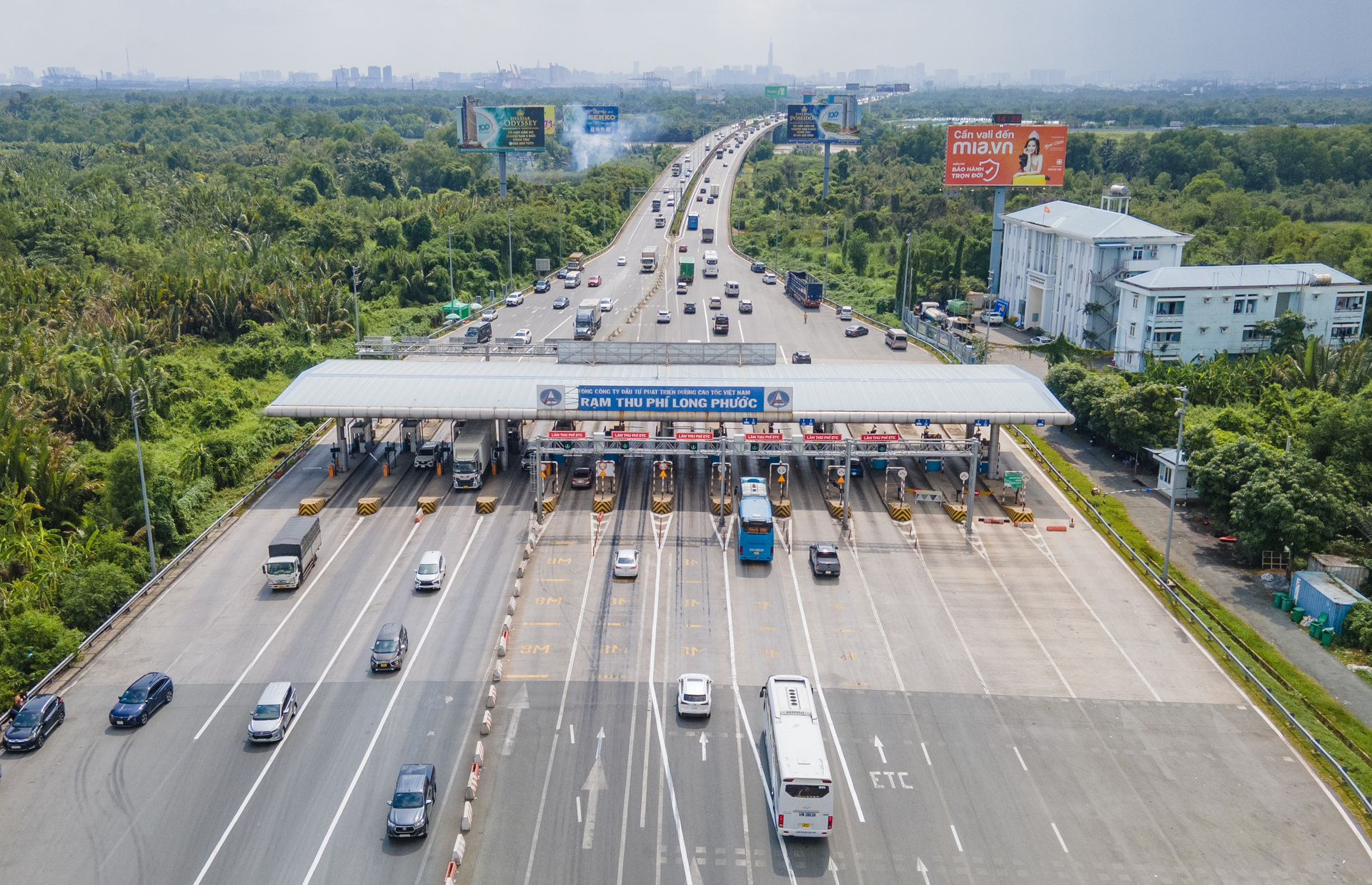 Tuyến cao tốc TP. HCM - Long Thafh- Dầu Giây phục vụ hơn 23 triệu lượt phương tiện trong năm 2024