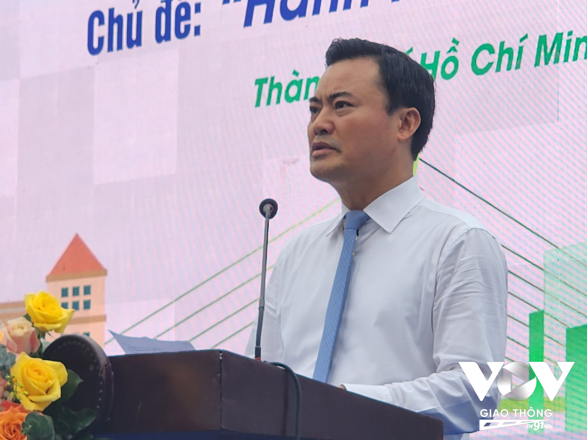 Ông Bùi Xuân Cường, Phó Chủ tịch UBND TP.HCM, phát biểu chỉ đạo tại buổi lễ ra quân Năm An toàn giao thông 2025