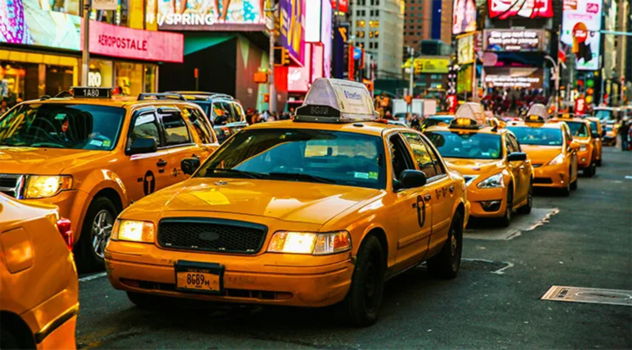 Yellow Cab (taxi vàng) từng tràn ngập trên mọi nẻo đường New York - Ảnh Purewow.