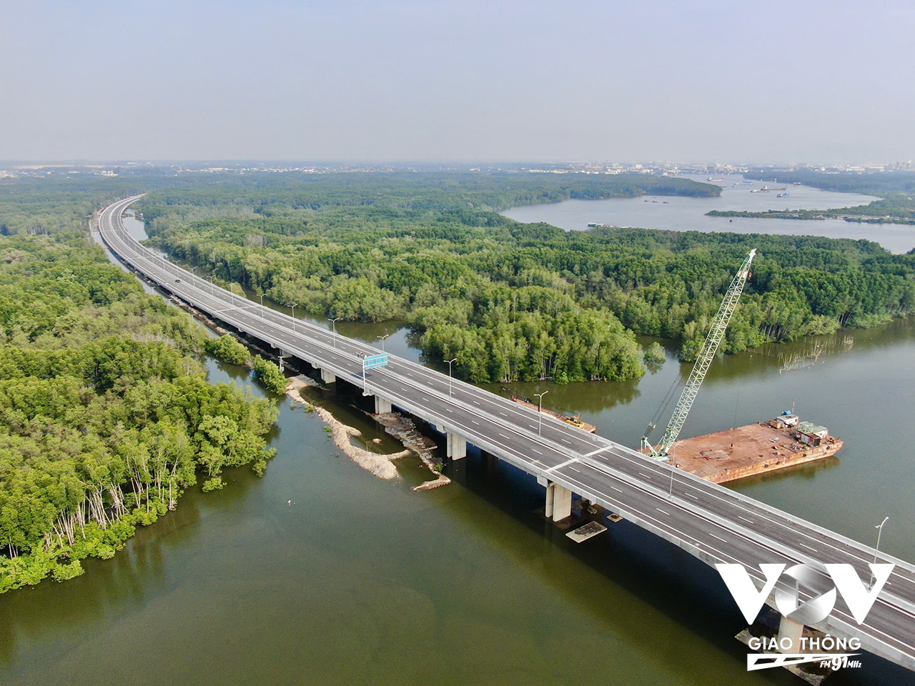 Cao tốc Bến Lức Long Thành là cao tốc loại A, nằm vắt qua những cánh rừng ngập mặn phòng hộ, mang đến cảm giác lái rất dễ chịu so với các tuyến quốc lộ, cao tốc lân cận.