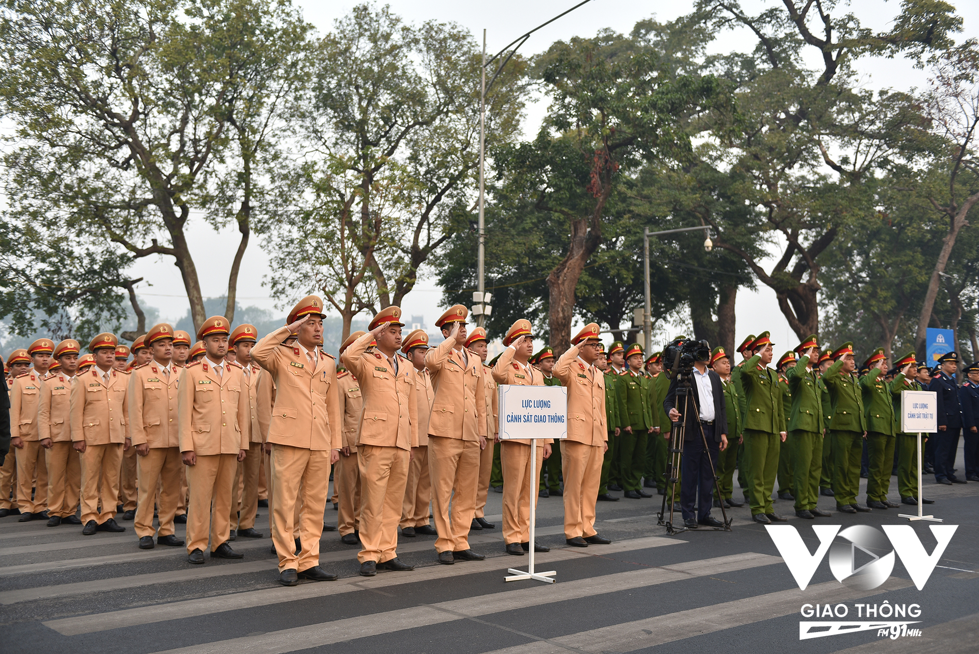 Các lực lượng chức năng tham gia Lễ phát động ra quân Năm An toàn giao thông 2025 và đợt cao điểm bảo đảm trật tự, an toàn giao thông Tết Nguyên đán Giáp Thìn và Lễ hội Xuân năm 2025