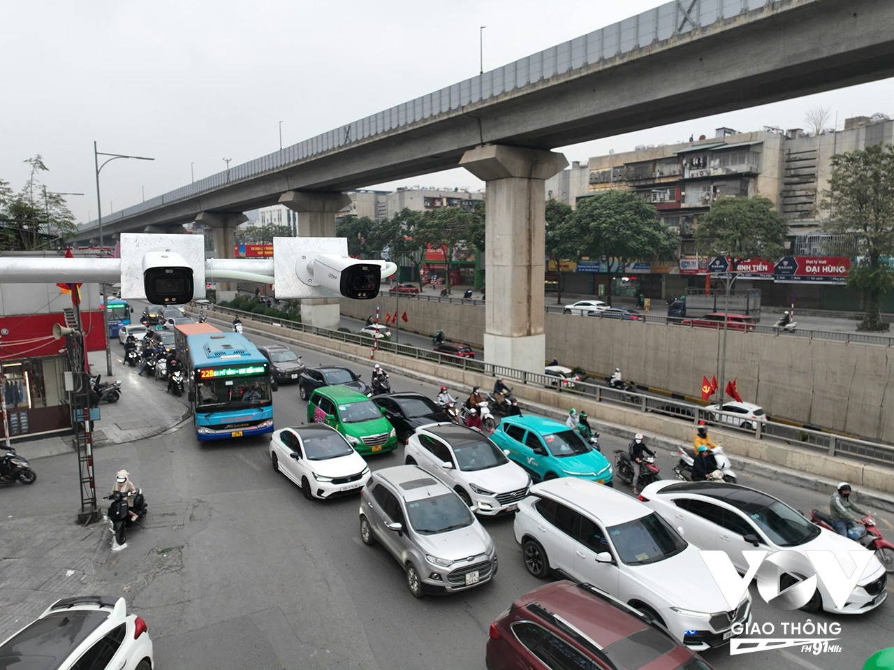 Hệ thống camera giao thông sẽ ghi lại toàn bộ hành vi vi phạm của các tài xế. Hình ảnh sẽ được dùng làm căn cứ để phạt nguội đối với các phương tiện không tuân thủ luật giao thông đường bộ.