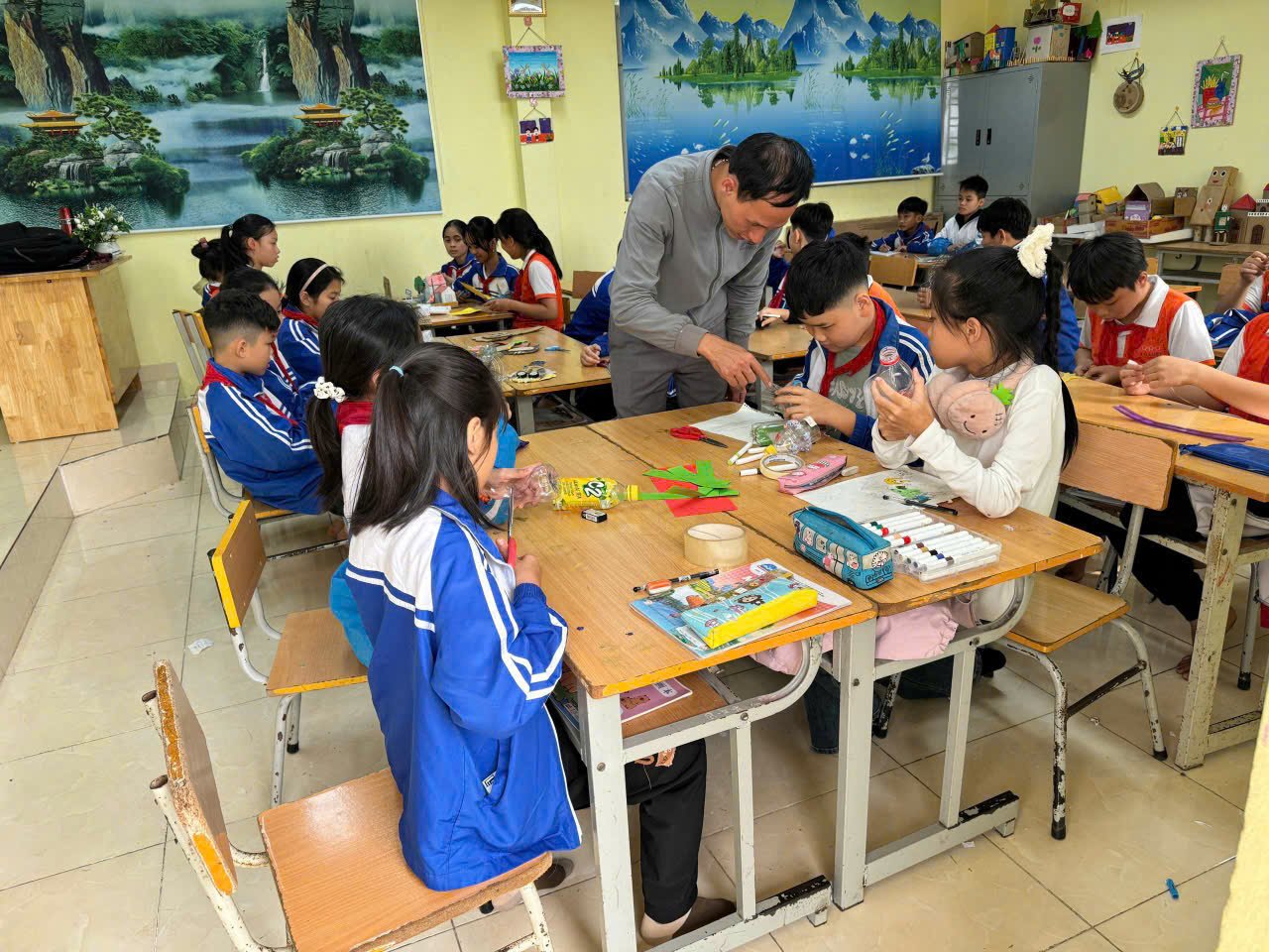 Thầy Ngô Minh Khôi đã truyền cảm hứng đến thế hệ trẻ về tình yêu thiên nhiên và bảo vệ môi trường
