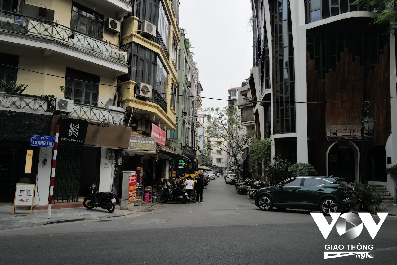 Đầu ngõ nối với phố Tràng Thi