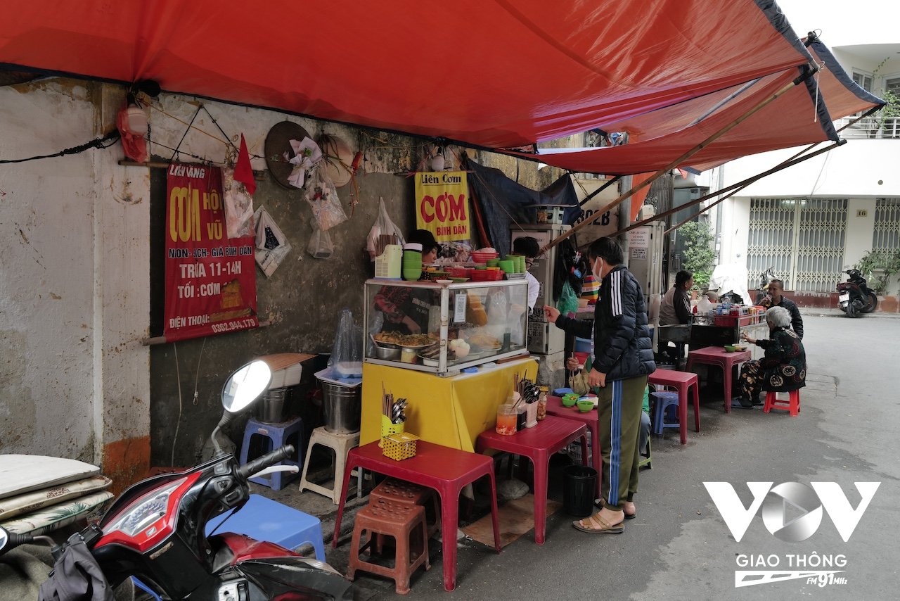 Có rất ít hàng quán vỉa hè ở ngõ này