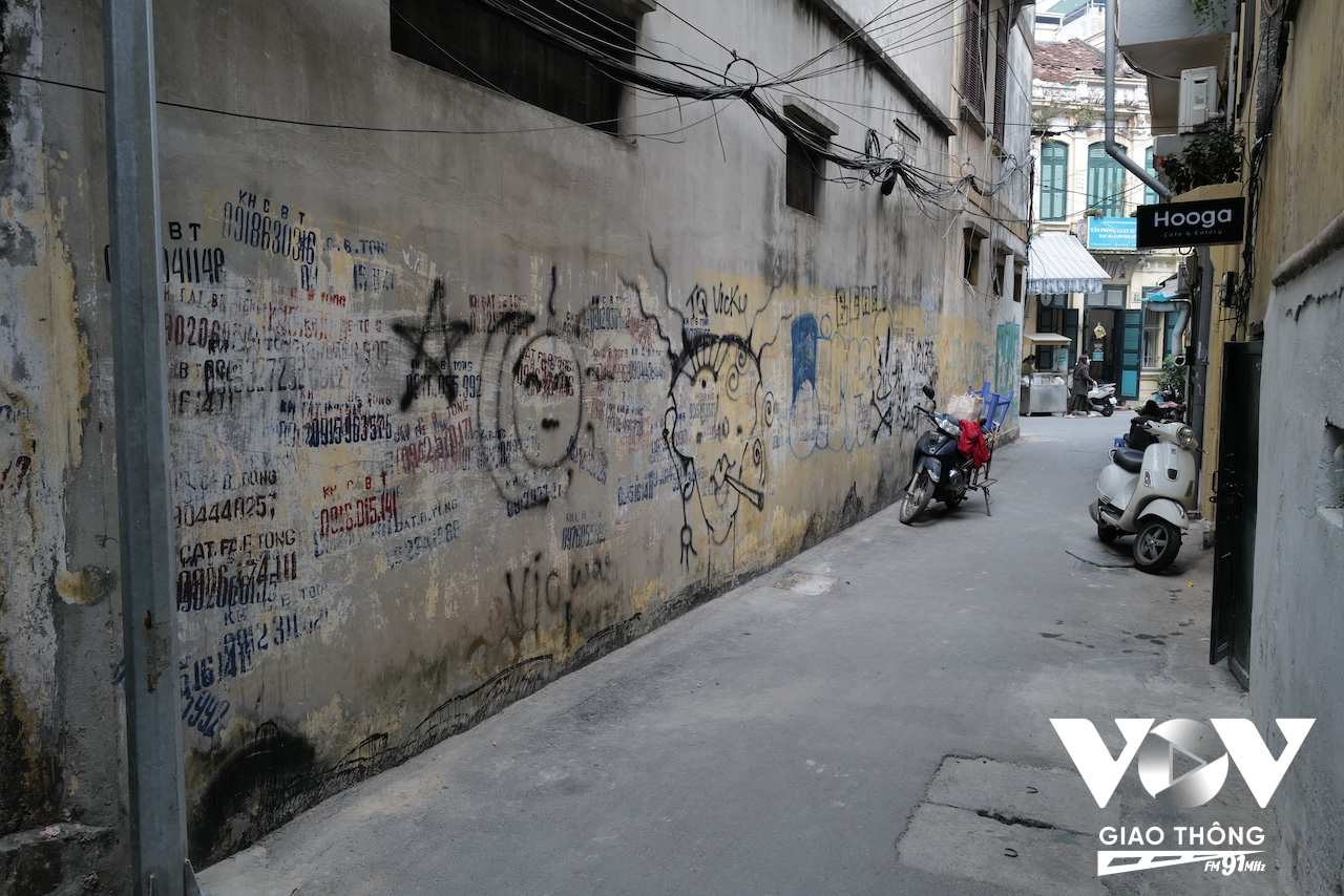 Yên tĩnh đến kỳ lạ với một con ngõ giữa lòng Thủ đô
