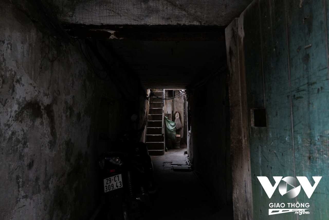 Những ngách sâu trong ngõ Hội Vũ cũng khá gần với 'đặc trưng' của người phố cổ, sâu hun hút và chật chội