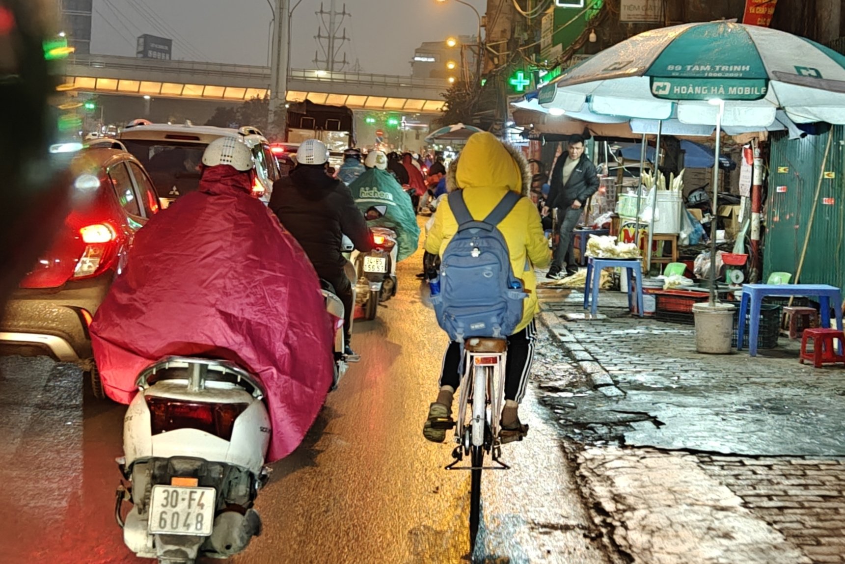 Những ngày rét đậm, rét hại này, người dân được khuyến cáo giữ ấm cơ thể, vệ sinh tay, họng, không ra ngoài 9h tối đến 6h sáng, không tắm sau 10h đêm.