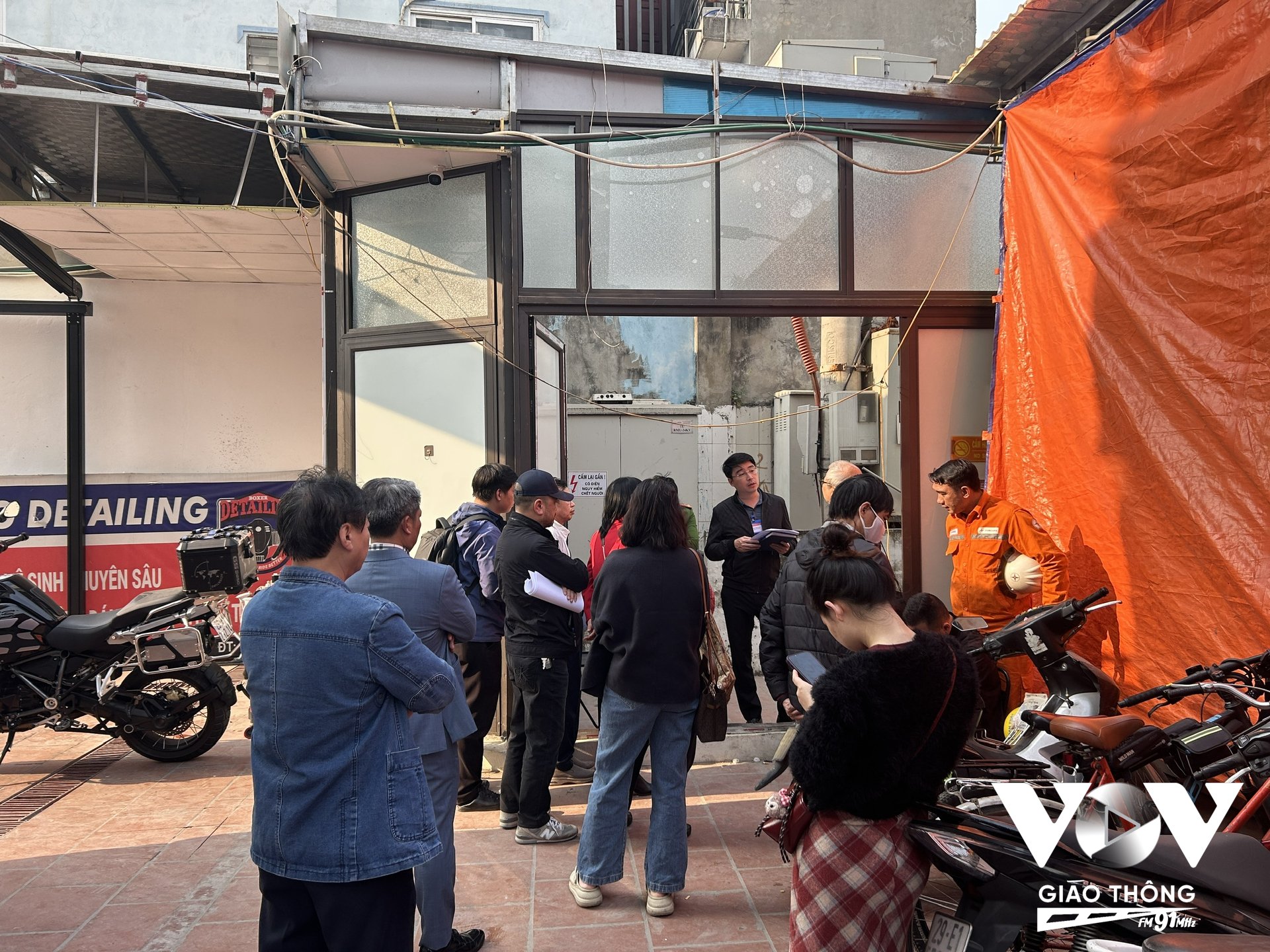 Lãnh đạo UBND phường Thanh Xuân Trung đã đi kiểm tra tại khu nhà số 9 Nguyễn Xiển
