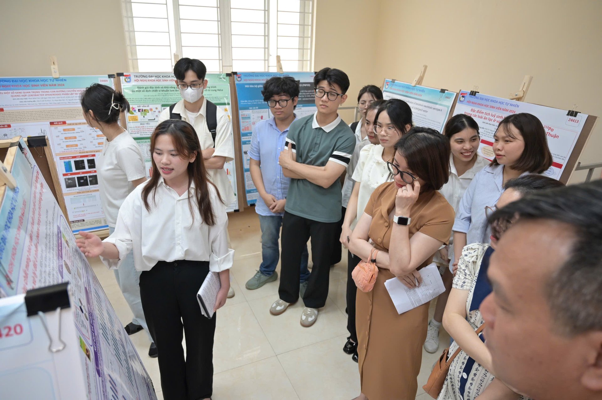 Bạn Nguyễn Thị Uyên, sinh viên khoa K65, Khoa sinh học, trường Đại học Khoa học tự nhiên đã nghiên cứu thành công ứng dụng công nghệ sinh học để xử lý việc tồn dư thuốc bảo vệ thực vật