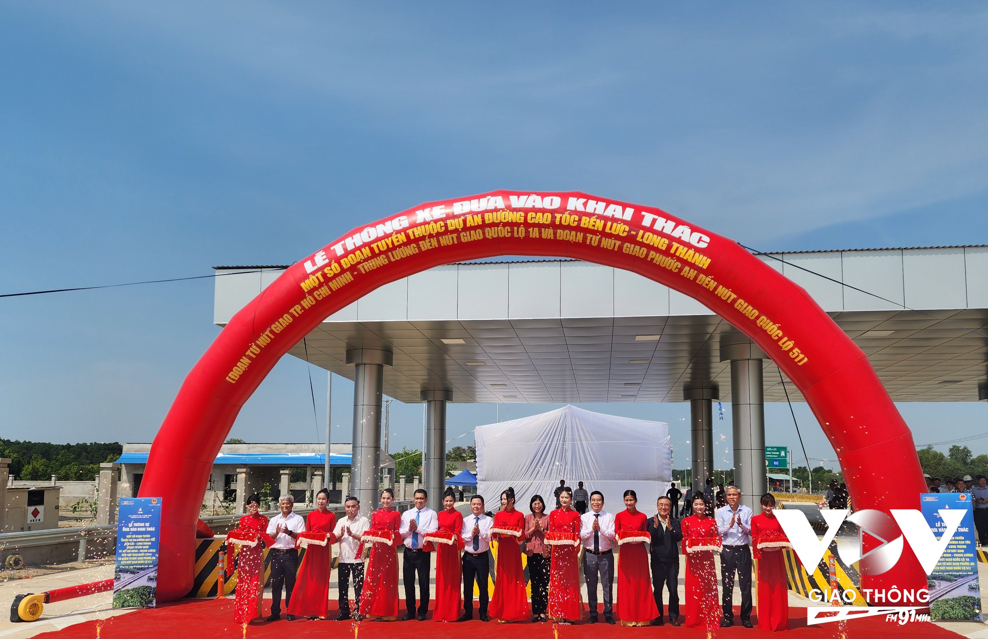Tổng công ty Đầu tư phát triển đường cao tốc Việt Nam tổ chức thông xe, đưa vào khai thác một số đoạn tuyến thuộc dự án đường cao tốc Bến Lức - Long Thành