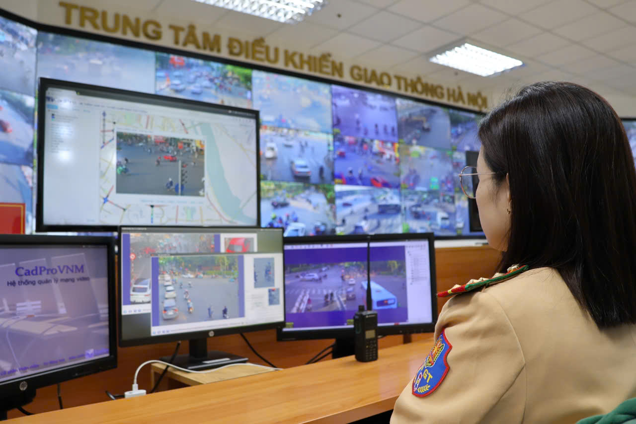 Phòng CSGT Hà Nội tiếp nhận thông tin phản ánh của người dân qua Trang Zalo “Phòng Cảnh sát giao thông Hà Nội” và số điện thoại đường dây nóng 0243.942.4451.