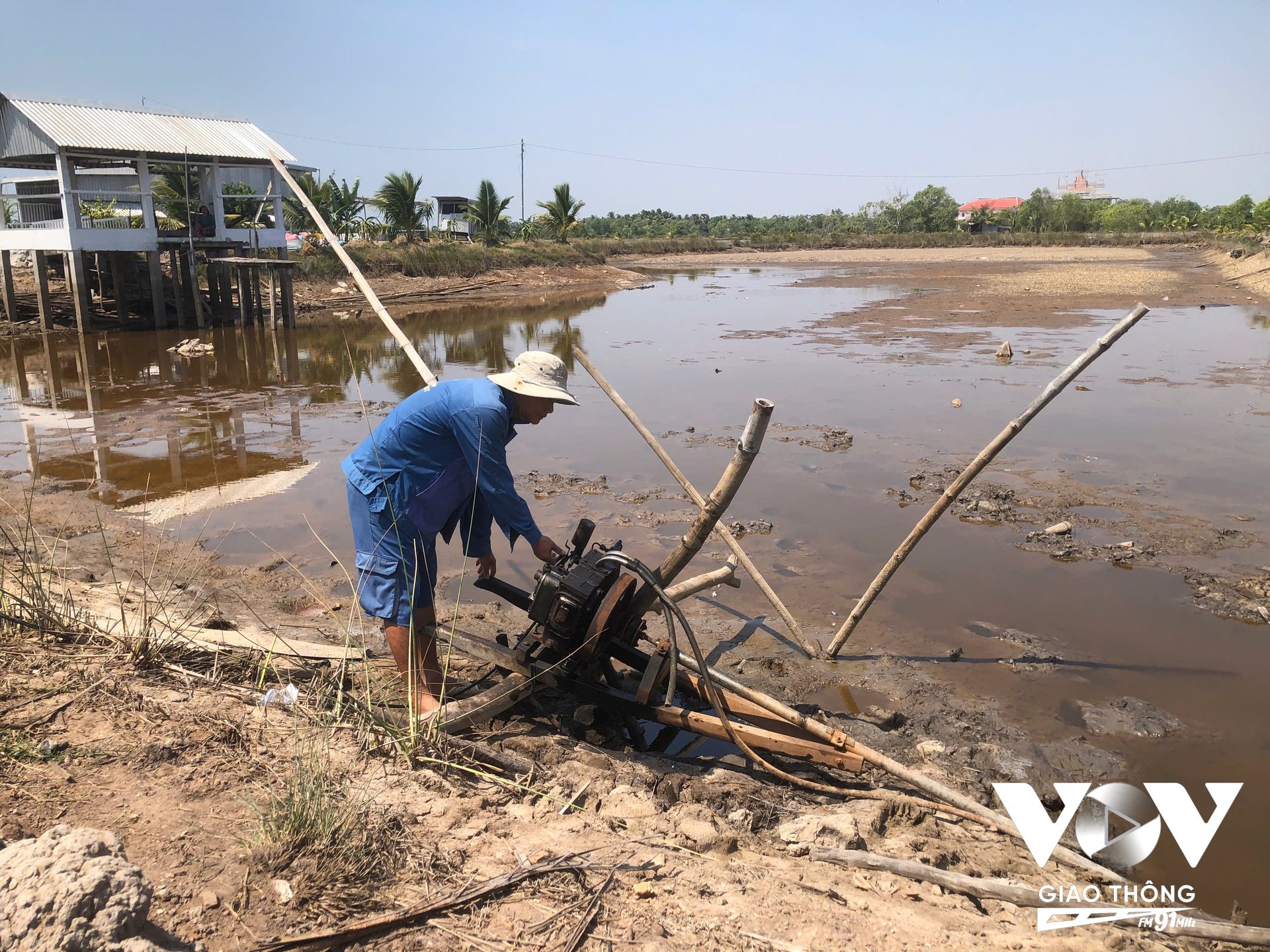 Nguyên nhân gây ô nhiễm nguồn nước tại kênh Bà Lý là do xả thải từ các cơ sở chế biến thuỷ sản