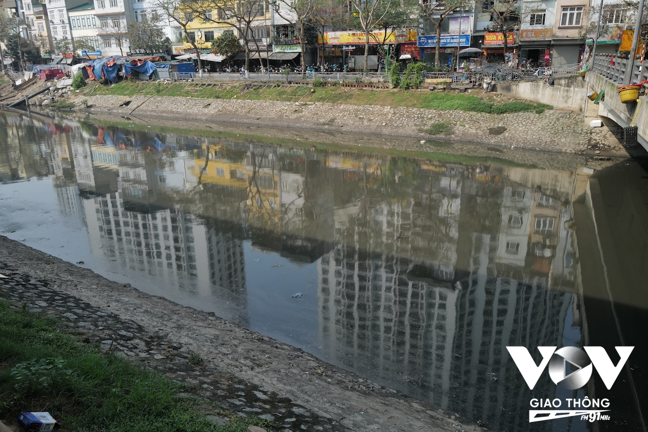 Hà Nội đề xuất phương án làm sạch sông Tô Lịch bằng bổ cập nước sông Hồng thông qua máy bơm và hoàn thành trước tháng 9 năm 2025. Ảnh: Quang Hùng