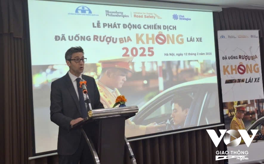 TS Shane Failie- cán bộ kỹ thuật truyền thông Sức khỏe  WHO Việt Nam