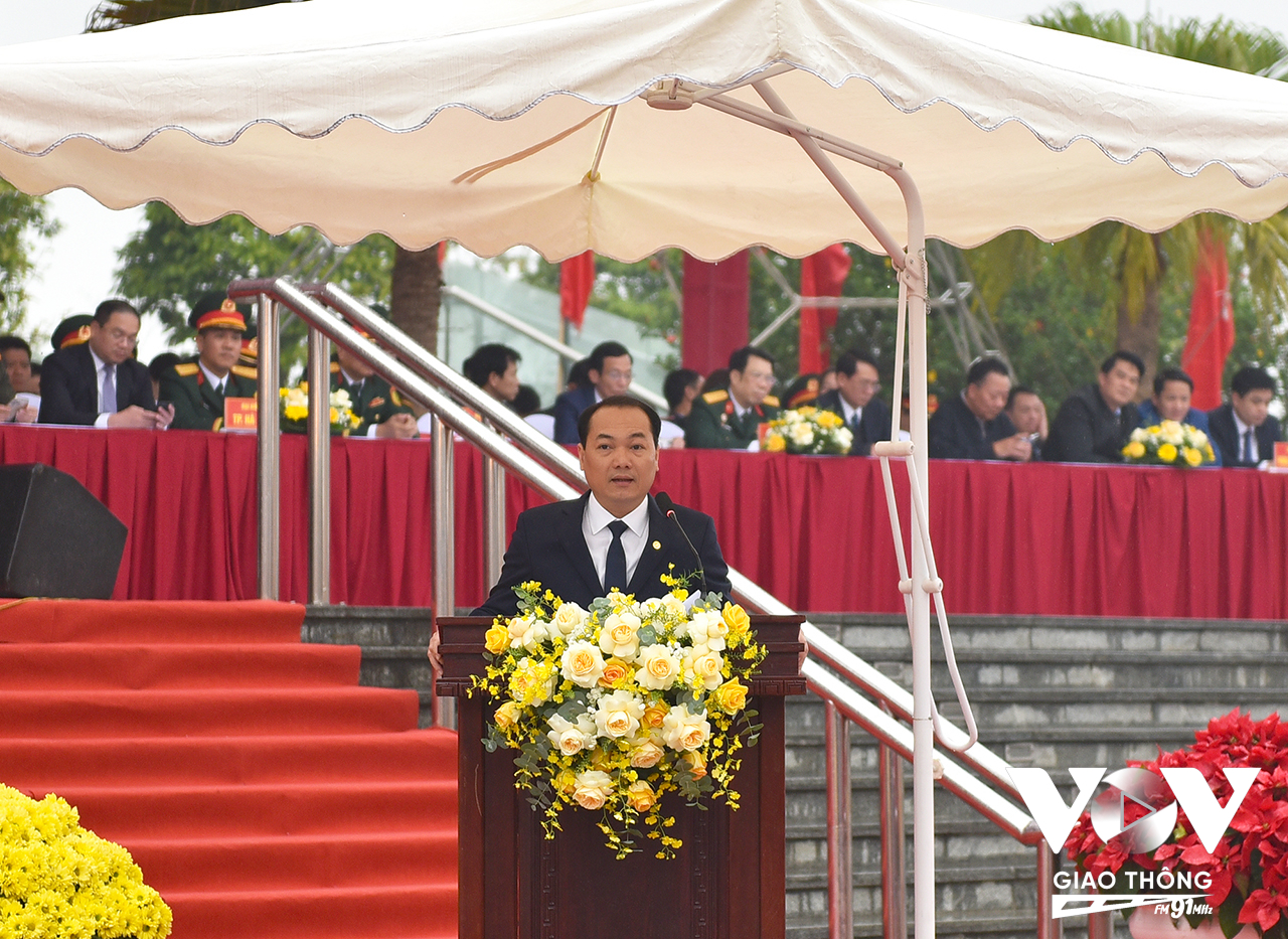 Trong buổi tiễn các tân binh lên đường nhập ngũ, ông Nguyễn Anh Dũng, Chủ tịch UBND huyện Đông Anh đề nghị các chiến sỹ trẻ hãy nỗ lực, phấn đấu phát huy truyền thống quê hương, tiếp bước cha anh vững vàng trên con đường quân ngũ; luôn tuyệt đối trung thành với Tổ quốc, với Đảng, Nhà nước và Nhân dân. Thường xuyên rèn luyện đạo đức, lối sống, ý chí quyết tâm cao, vượt qua mọi khó khăn gian khổ, sẵn sàng nhận và hoàn thành tốt mọi nhiệm vụ được giao. Luôn đoàn kết, thương yêu giúp đỡ nhau trong huấn luyện, sẵn sàng chiến đấu và công tác để ngày càng trưởng thành, tiến bộ, xứng đáng với niềm tin yêu của gia đình và quê hương, xứng đáng với lời dạy của Chủ tịch Hồ Chí Minh vĩ đại “Nhiệm vụ nào cũng hoàn thành, khó khăn nào cũng vượt qua, kẻ thù nào cũng đánh thắng”.