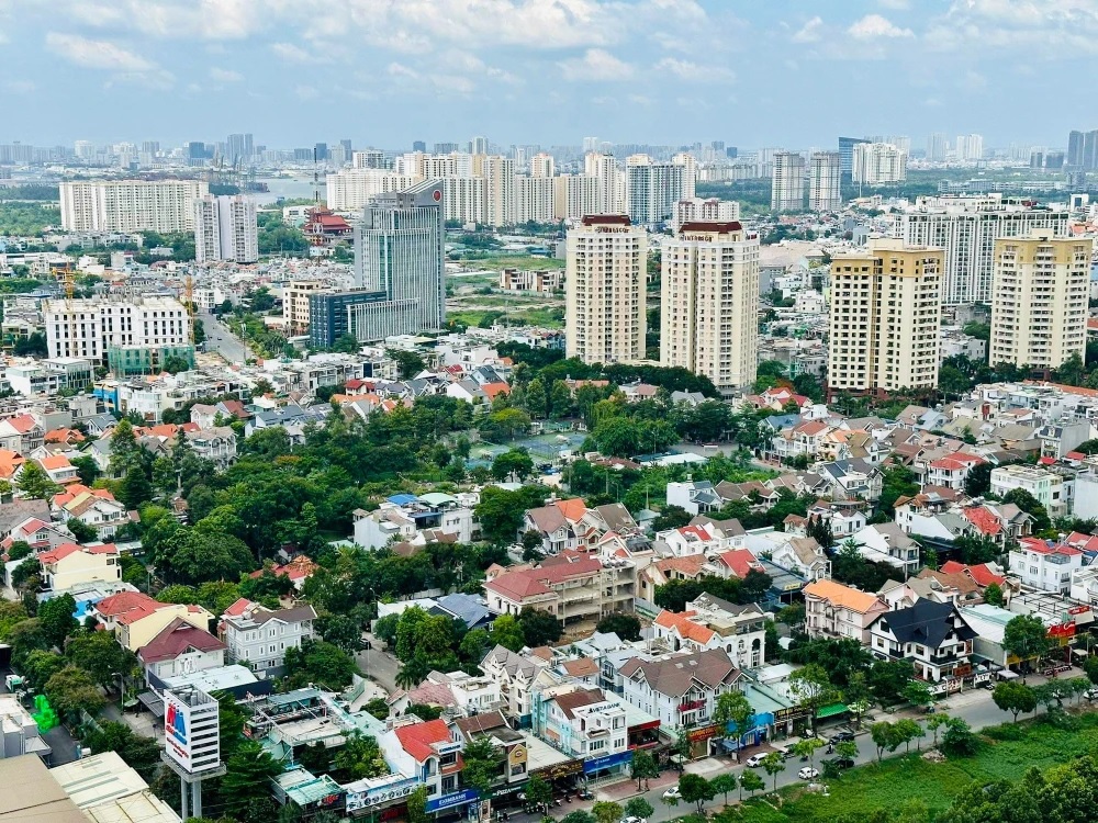 Dữ liệu nghiên cứu của VARS cho thấy, mức thu nhập tối thiểu được khuyến nghị để mua một ngôi nhà có giá trung bình tại Hà Nội cao hơn khoảng 2,3 - 10 lần so với thu nhập trung bình của hộ gia đình tại Hà Nội.