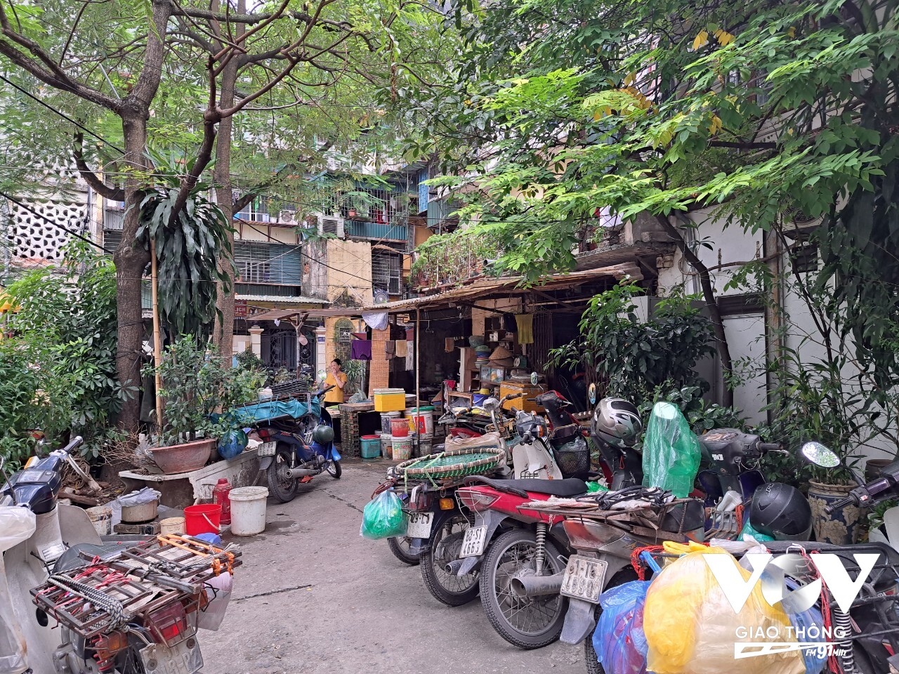 Hà Nội có tới gần 1.600 toà nhà chung cư cũ và nhà tập thể - nơi cư trú của khoảng 250 nghìn dân.
