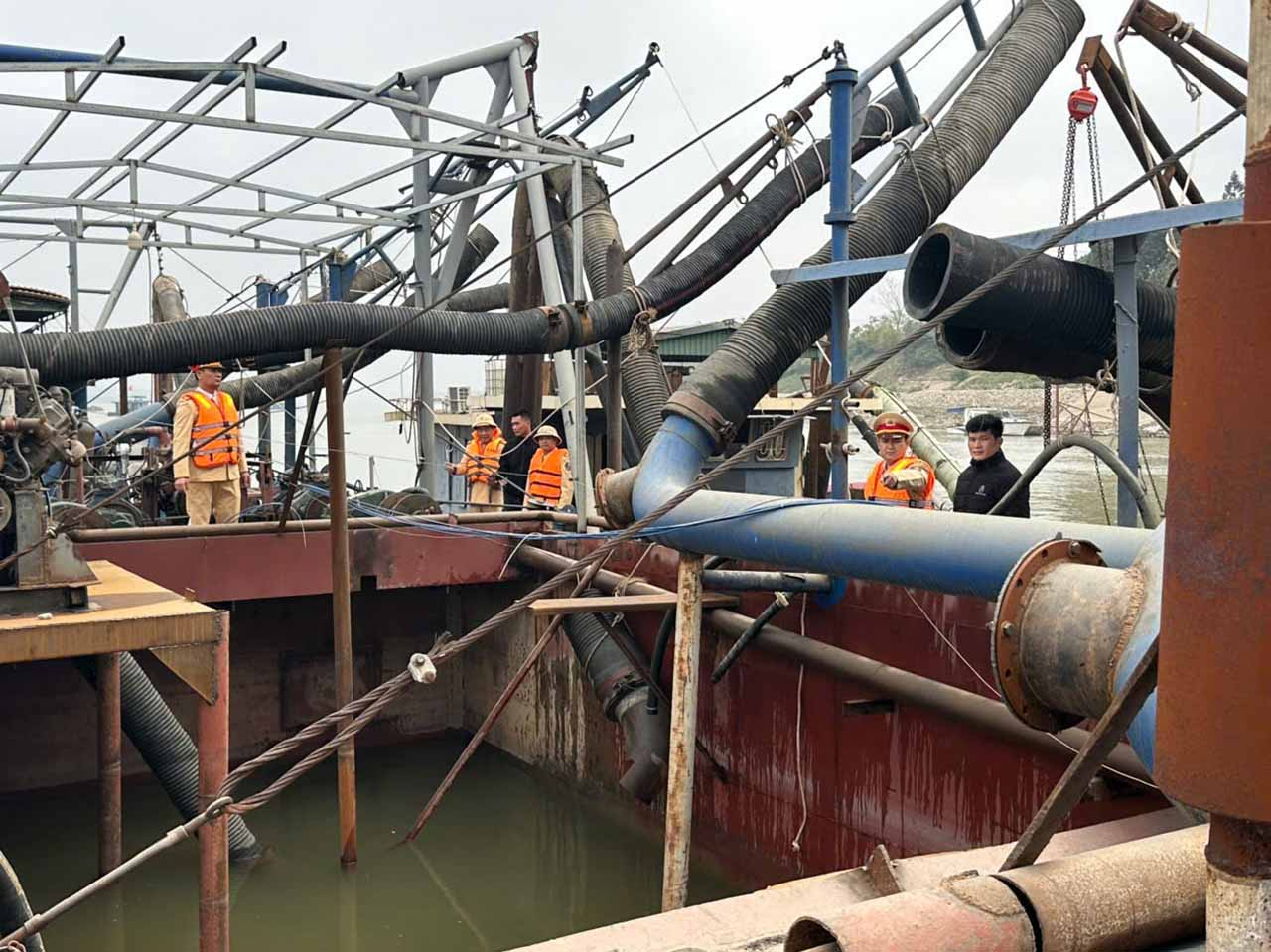 Hệ thống hút cát tự chế, hiện đại, công suất lớn trên tàu hút cát