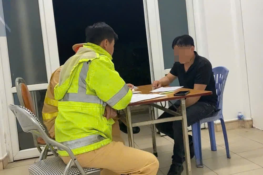 Tài xế Trần Sơn D, người điều khiển xe khách đi ngược chiều cao tốc Nội Bài - Lào Cai, tại cơ quan công an