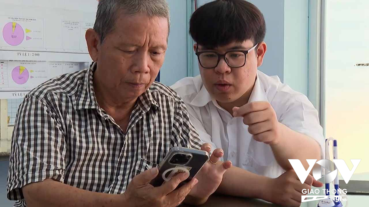 Các thủ tục khai báo tạm trú, cấp giấy chứng nhận, xác nhận.... đều được nộp trực tuyến thông qua cổng thông tin điện tử