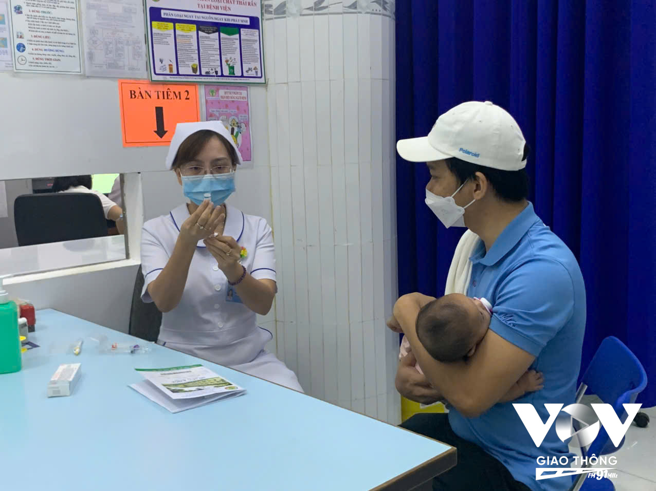Nếu trẻ em dưới 6 tháng tuổi chưa thể chích ngừa cúm thì các thành viên còn lại trong gia đình nên chích ngừa cúm để bảo vệ sức khỏe bé.
