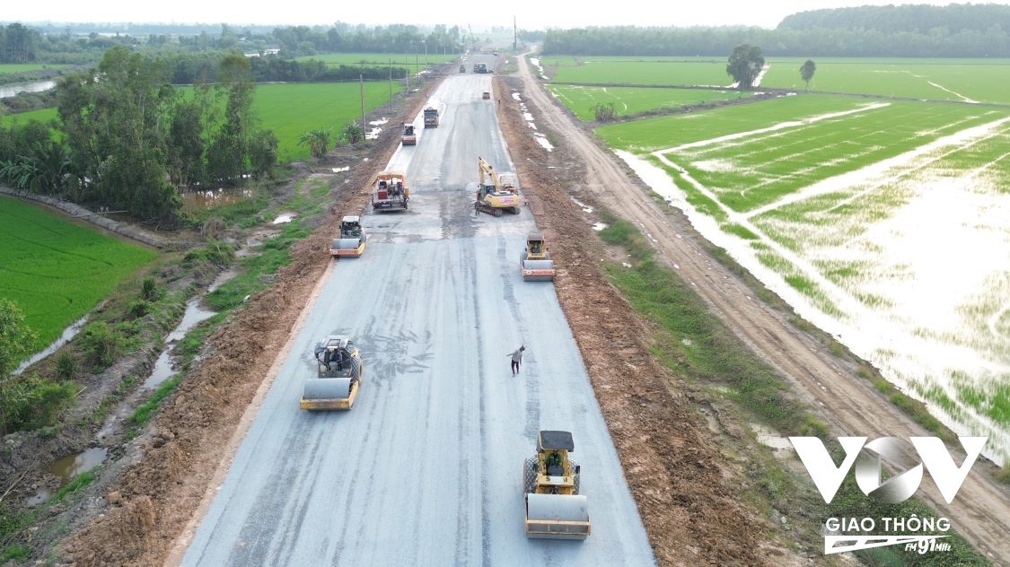 Công trường thi công Dự án Cao tốc Cần Thơ – Cà Mau