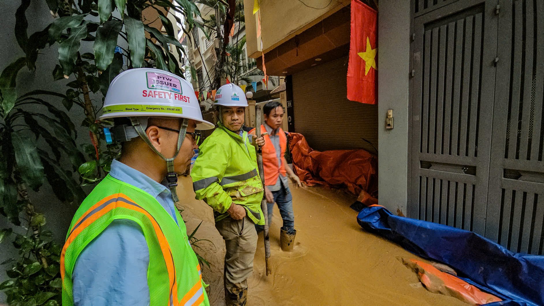 Ngay sau khi phát hiện sự cố, Chủ đầu tư đã chỉ đạo tư vấn và nhà thầu khẩn trương huy động thiết bị và nhân lực để khắc phục