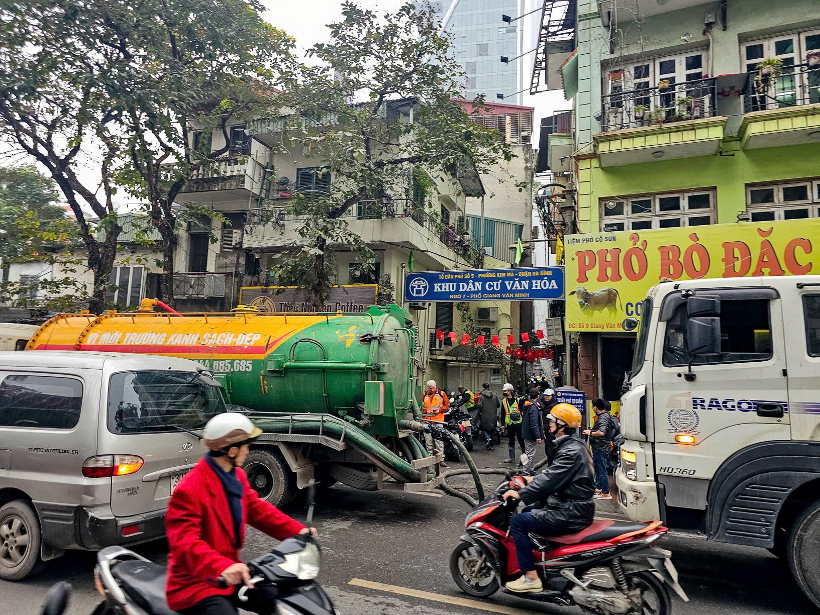 Sự cố cũng ảnh hưởng một phần tới giao thông qua khu vực