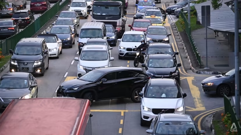 Hiện trường một vụ tai nạn trước cổng trường học ở Singapore. Ảnh: CNA