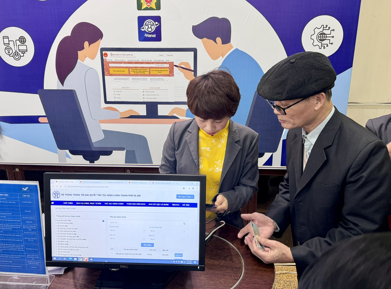 Hà Nội yêu cầu số hóa 100% thủ tục hành chính còn hiệu lực. Ảnh: VGP