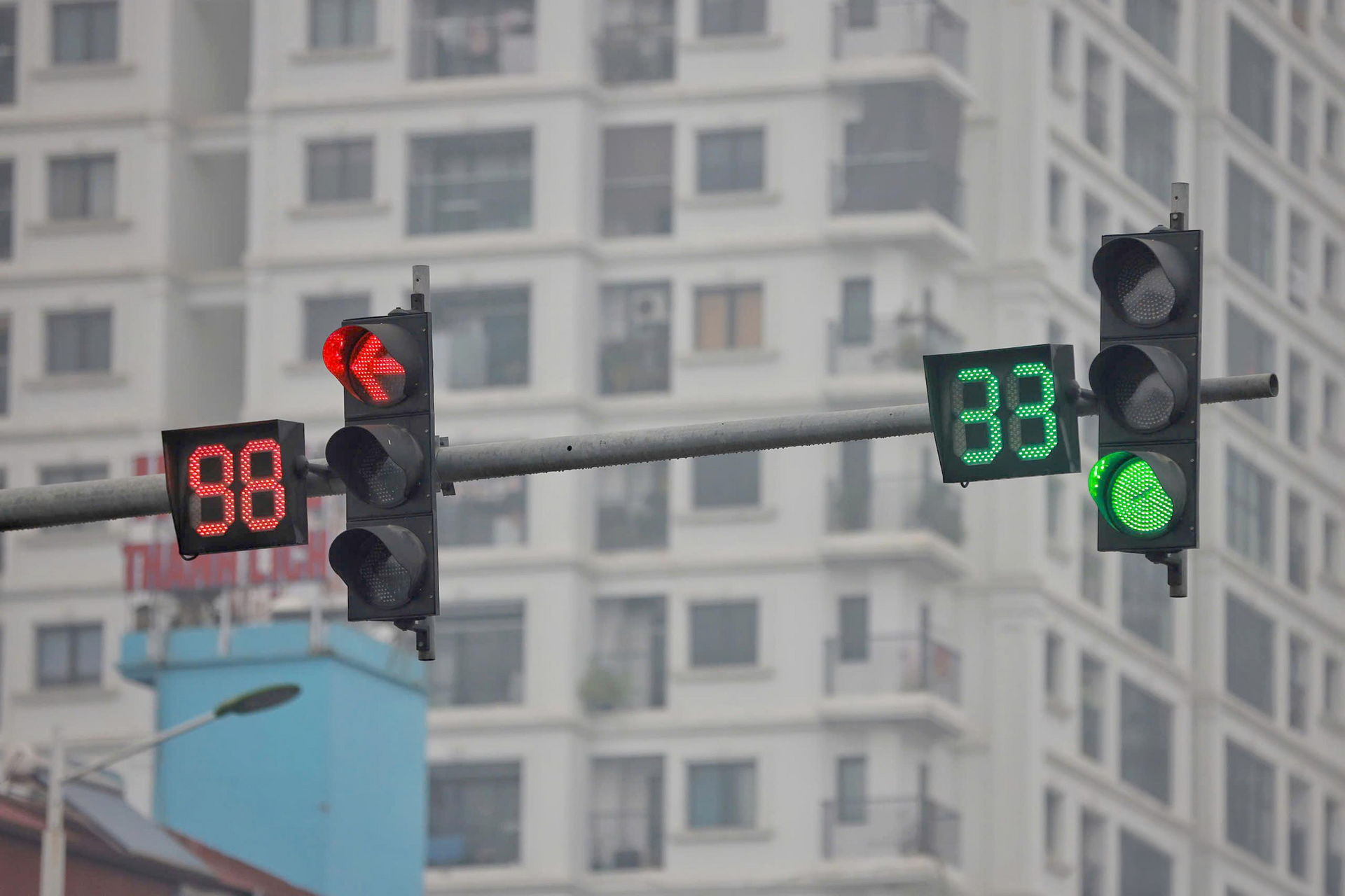 Hiện, nhịp chờ đèn đỏ là hơn 100 giây, trong khi đèn xanh chỉ vài chục giây, đã có điều chỉnh khi tiếp nhận phản ánh (Ảnh: CAND)