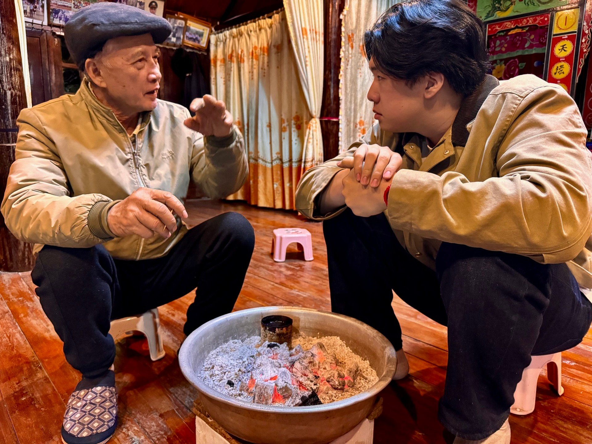 Ông Dương Công Chài, người đầu tiên ở làng Quỳnh Sơn, huyện Bắc Sơn, tỉnh Lạng Sơn làm dịch vụ nhận khách lưu trú ở lại nhà (ảnh: Tác giả Phạm Quang Vinh)