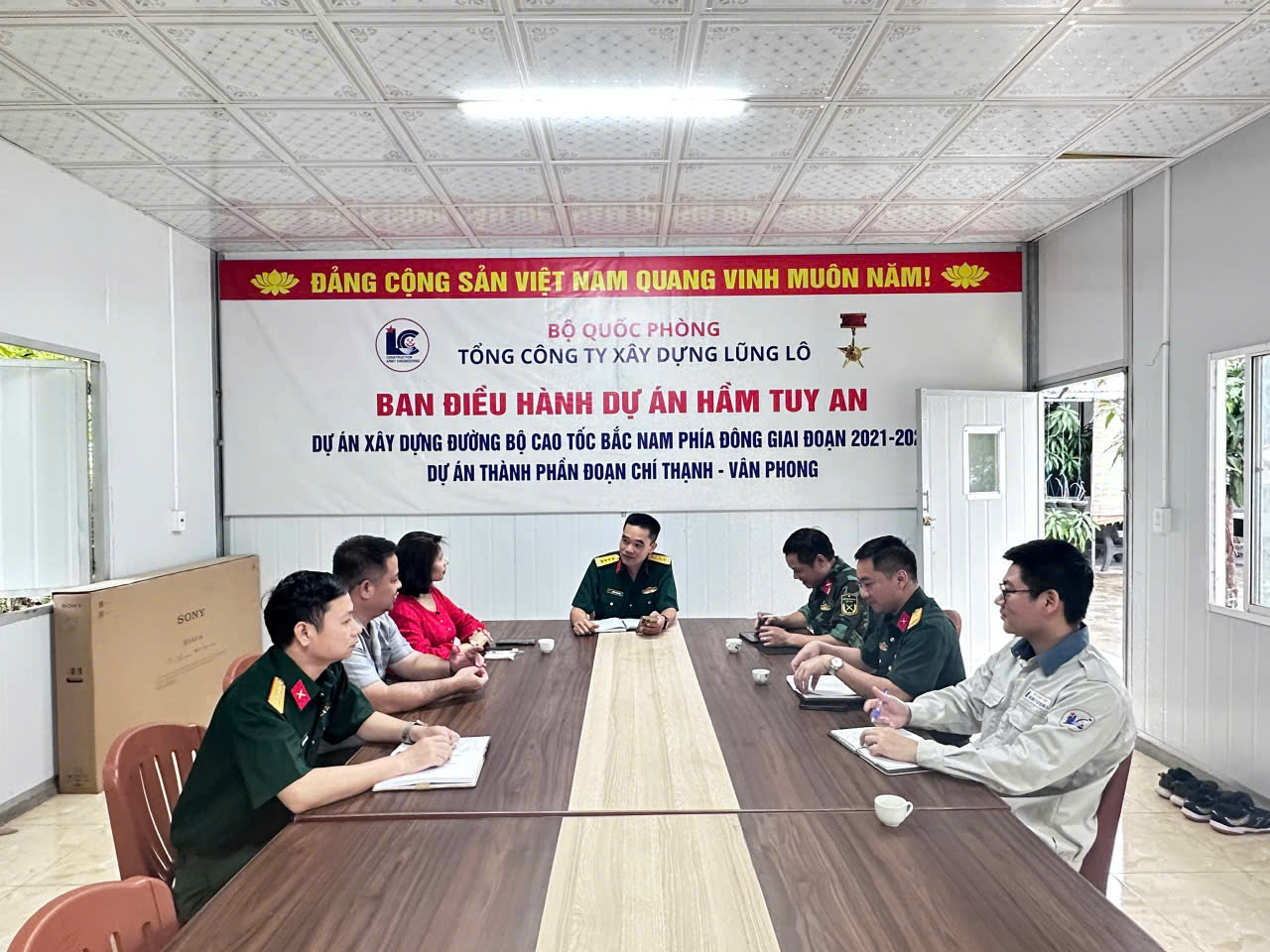 Đại tá Nguyễn Văn Huynh, Phó Ban điều hành Hầm Tuy An (DA Chí Thạnh-Vân Phong), TCT XD Lũng Lô chia sẻ, hầm Tuy An có địa chất yếu, khá phức tạp và xuất hiện nước ngầm ảnh hưởng trực tiếp đến tiến độ thi công
