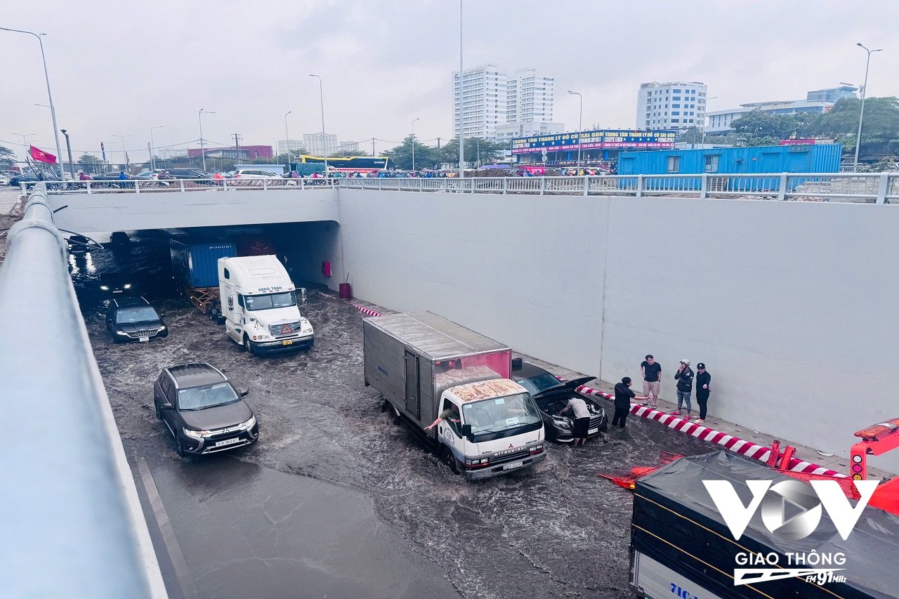 Sở Giao thông vận tải TP.HCM đã có văn bản đề nghị Ban Giao thông chịu trách nhiệm về tình trạng ngập, các vấn đề liên quan chất lượng, an toàn công trình và các nội dung khác theo quy định.