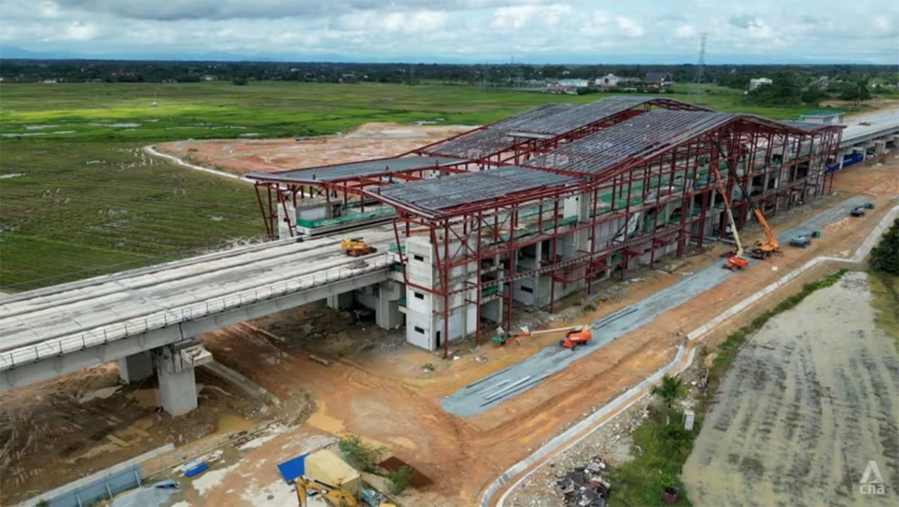 Một nhà ga thuộc Dự án Đường sắt bờ Đông (ECRL) đang được xây dựng - Ảnh CNA