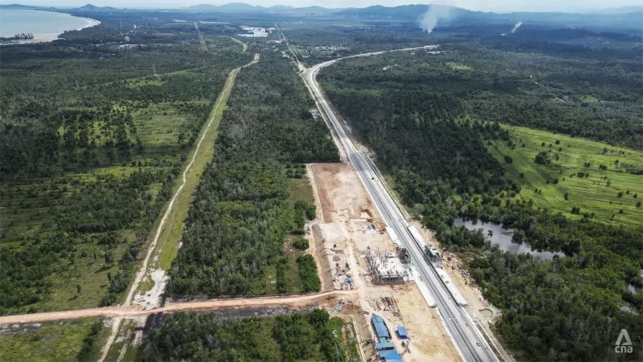 Một đoạn tuyến thuộc Dự án Đường sắt bờ Đông (ECRL) đi qua - Ảnh CNA