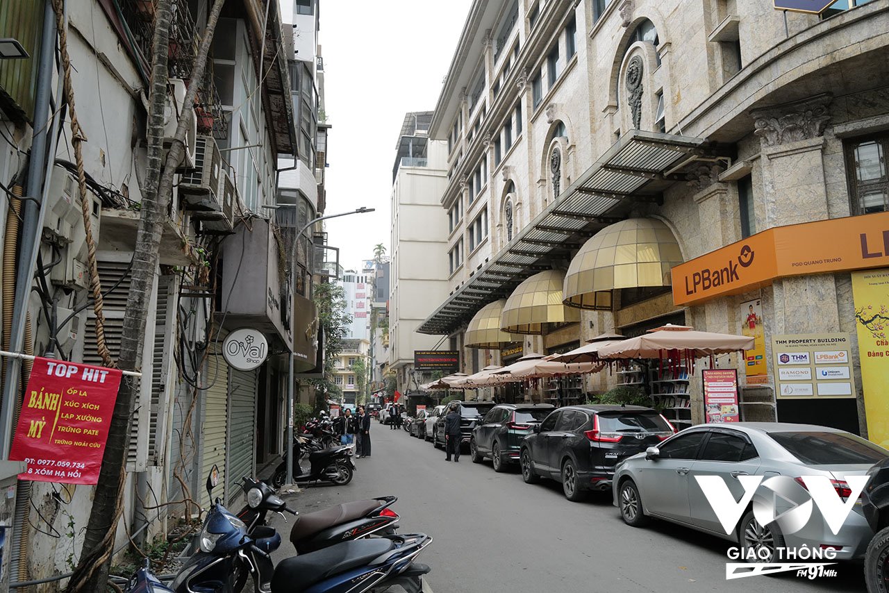 Xóm Hạ Hồi có rất nhiều ngõ ngách thông ra các con phố xung quanh
