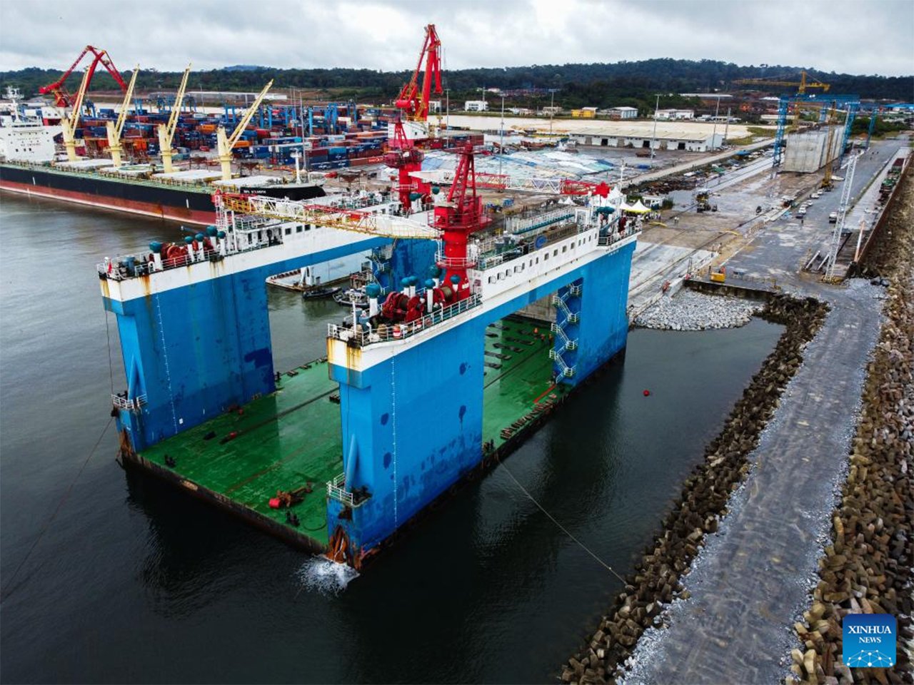 Doanh nghiệp Trung Quốc xây cảng biển nước sâu Kribi ở phía tây nam Cameroon - Ảnh Xinhua)