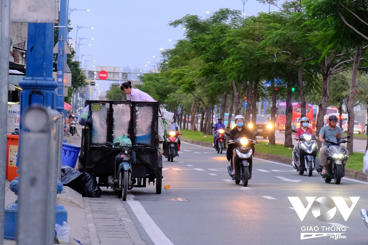 Đa phần người thu gom rác dân lập đều tỏ ra lo lắng trước việc thí điểm cân rác hiện nay